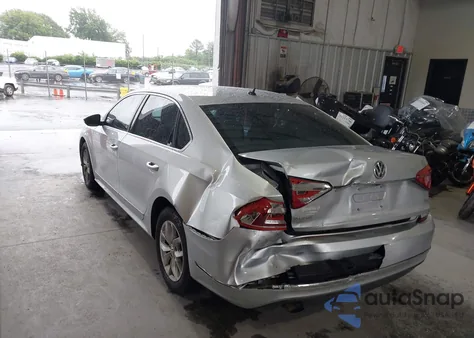 2016 Volkswagen Passat 1.8T S z USA, uszkodzony, nr VIN 1VWAS7A30GC031755